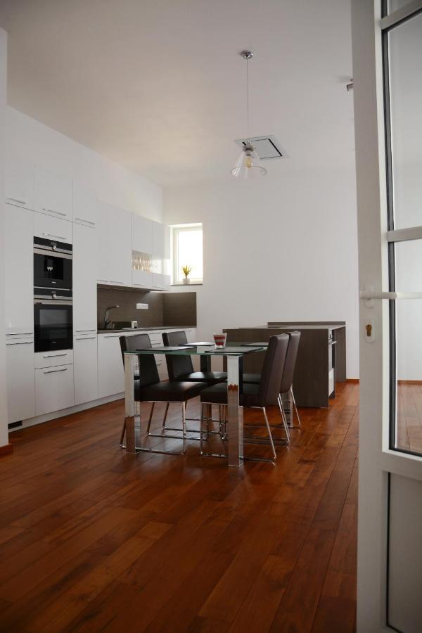 Premium Apartment Near Banska Bystrica Square With Two Big Bedrooms Exterior foto